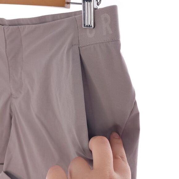 Under Armour Heatgear Fitted Solid Gray Womens Size 4 Shorts - Picture 6 of 11